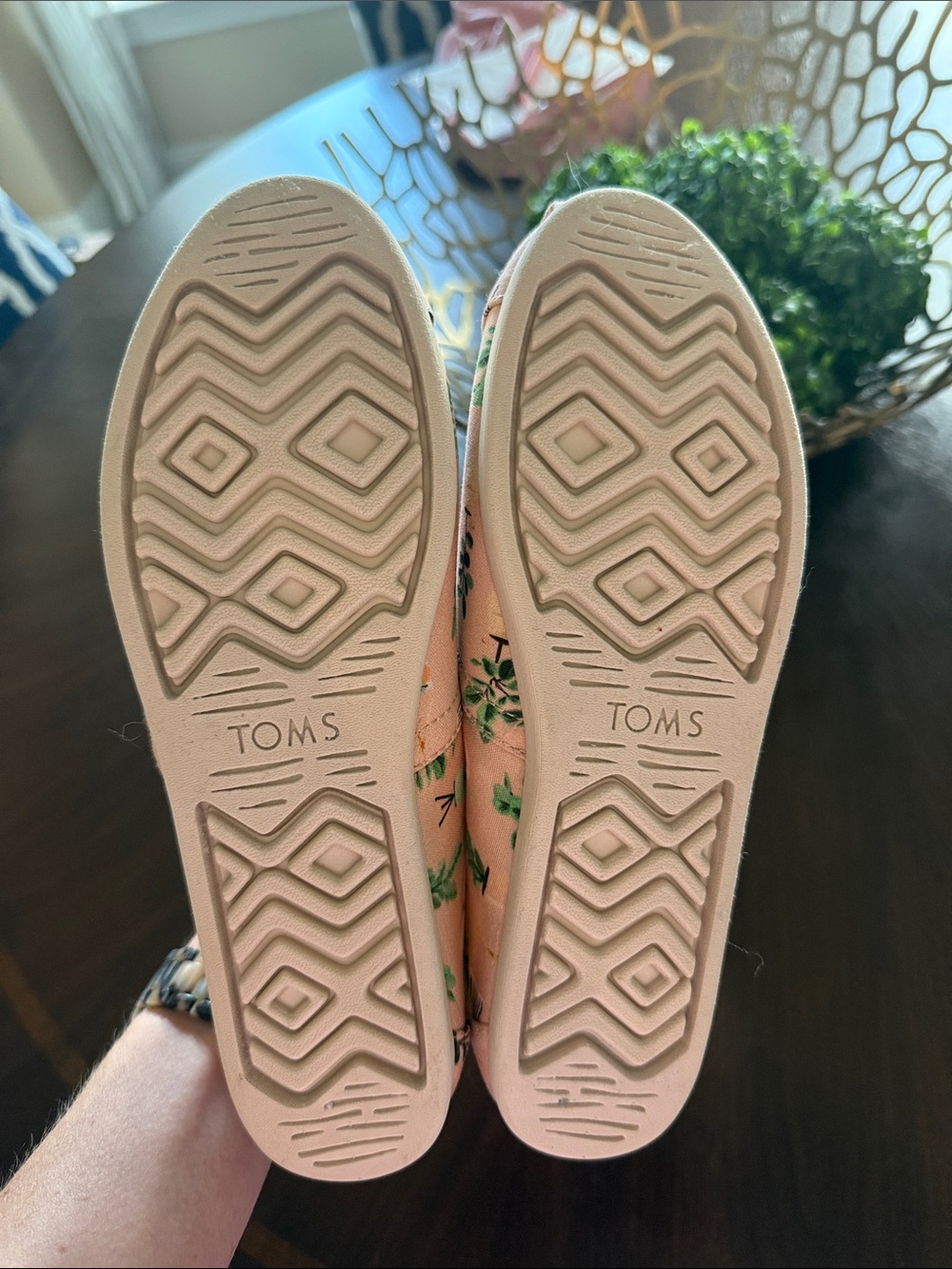 TOMS Pink Canvas Slip-Ons with Green Botanical Print - Picture 2 of 2